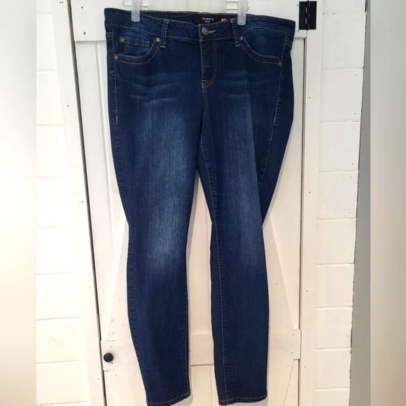 Torrid Midrise Denium Skinny Jean Size 16R - Picture 1 of 9